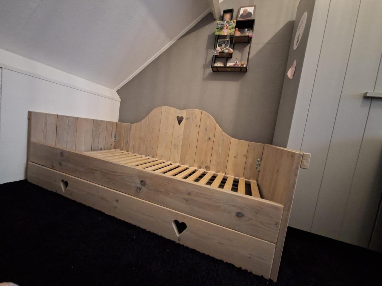 Steigerhout bed
