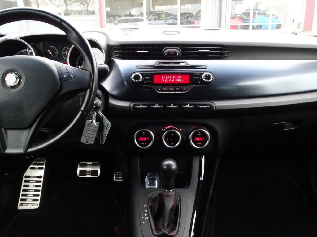 Alfa Romeo Giulietta 1.4 t distinctive 170pk automaat | bluetooth