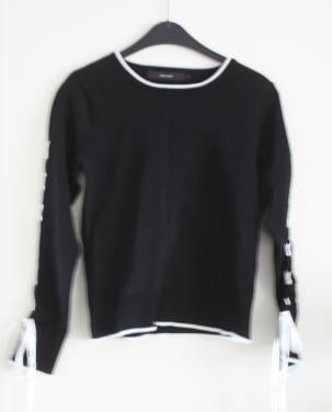 Zwarte trui met witte details trui maat s