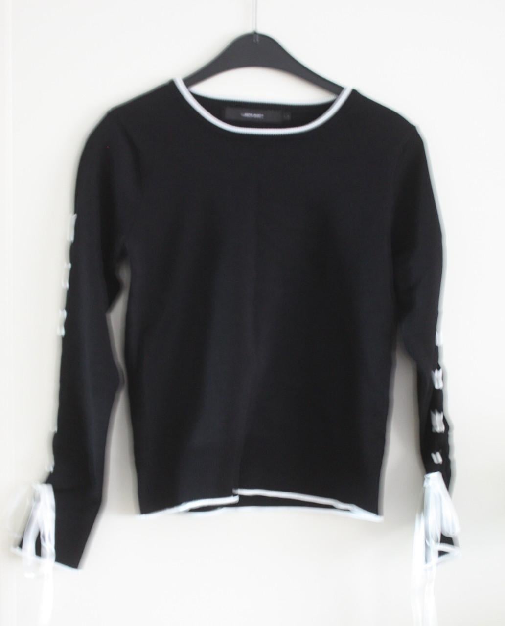 Zwarte trui met witte details trui maat s