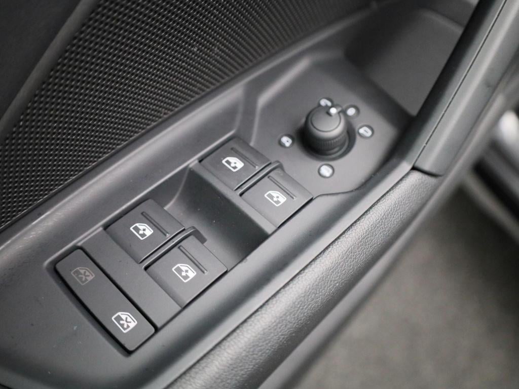 Audi A3 limousine 30 tfsi s edition | automaat | navigatie | vlak stuur | c