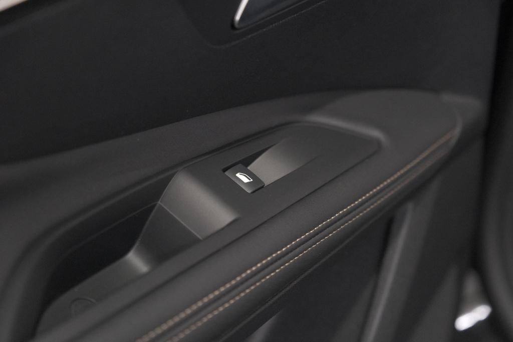Peugeot 3008 puretech 130 eat8 gt black pack | trekhaak | elektrische koffe