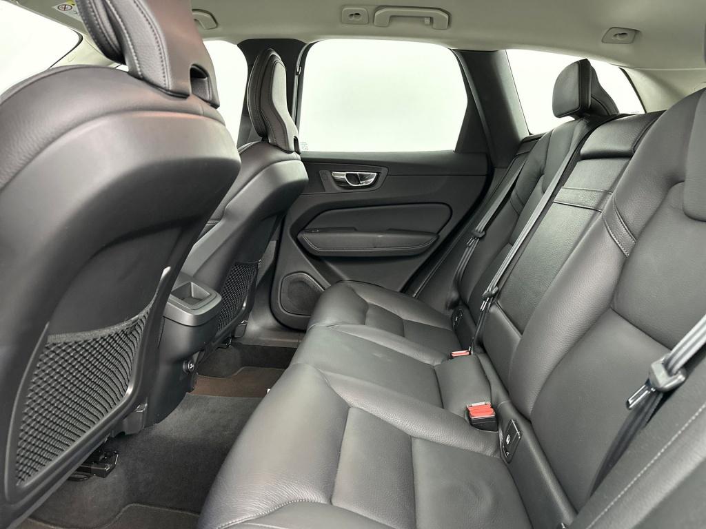 Volvo XC60 t5 253pk momentum| adap.cruise| trekhaak| leder| stoel.verw.