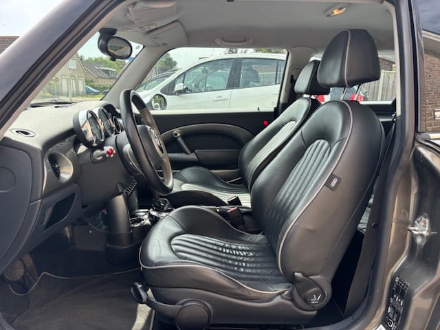 Mini Cooper 1.6i Park Lane Automaat Airco Navigatie