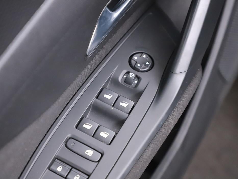 Peugeot 308 110 active pack business nav/clima/park