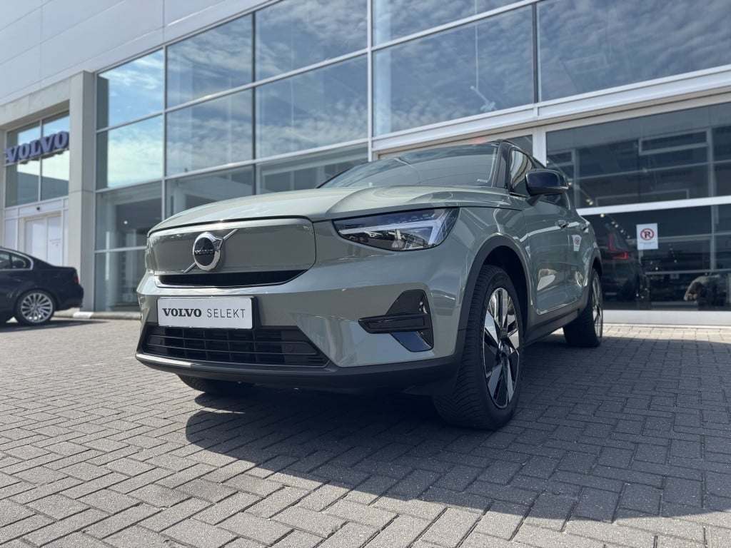 Volvo XC40 extended plus 252pk 82 kwh| trekhaak| adap.criuise| stoel.verw|