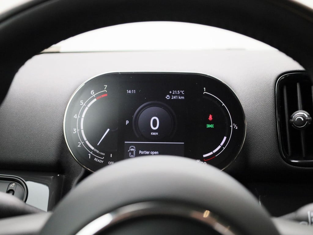 Mini Countryman 1.5 cooper business edition | automaat | lage km stand | ac