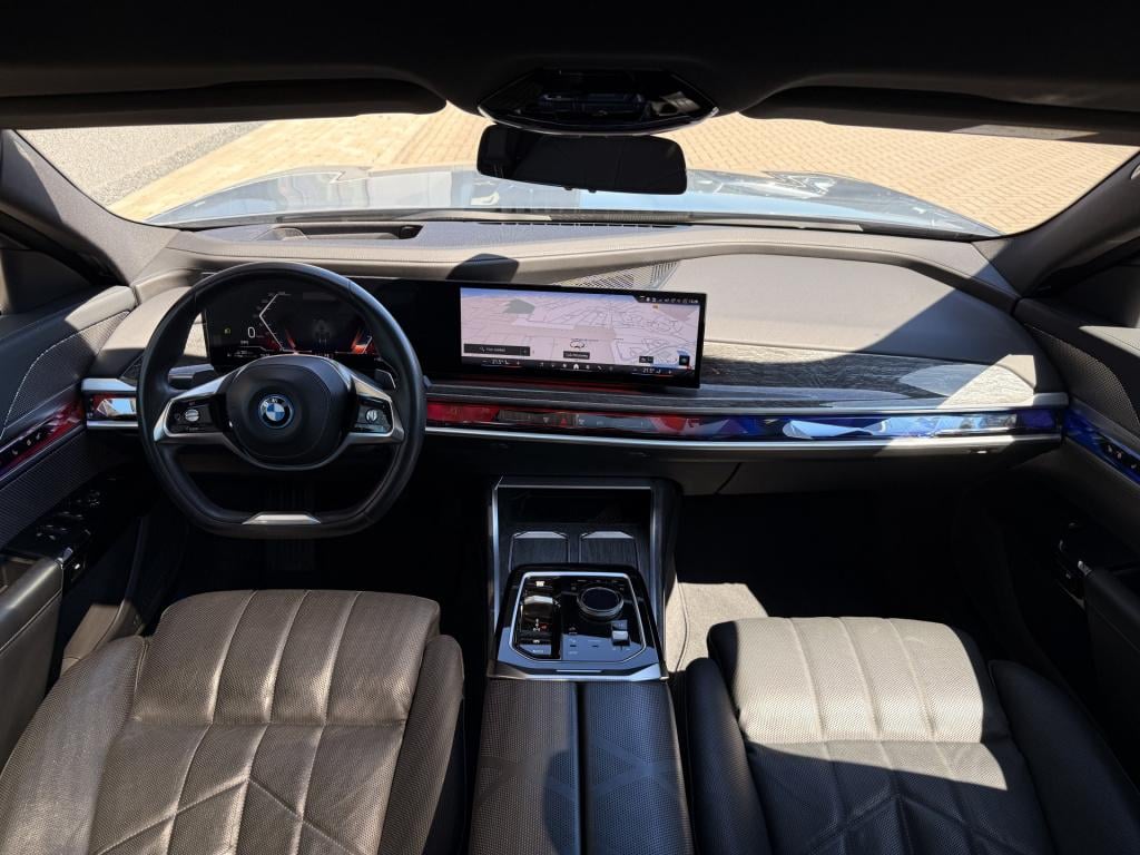 BMW 7 Serie 750e xdrive | bowers & wilkins | 360 | skylounge | leder | trek