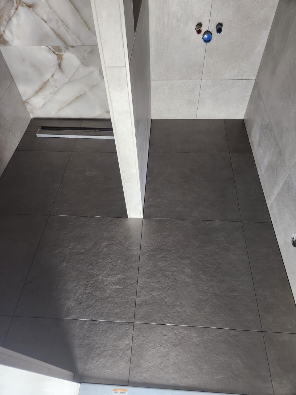 Tegelzetter nodig? Bel/app: 06 21937244 of Mail: jvbtegelzetter@gmail.com