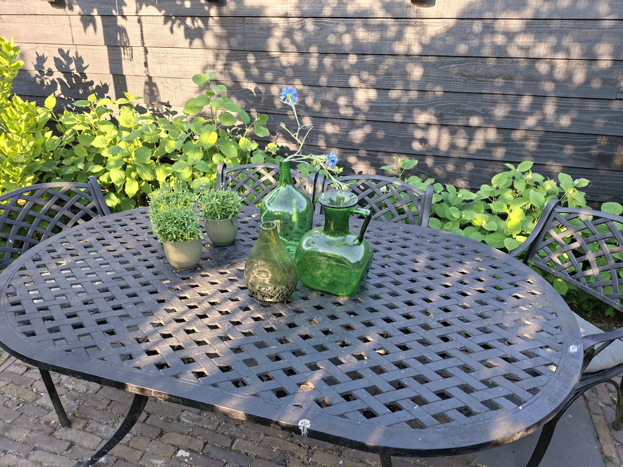 Gietijzeren tuintafel met 6 stoelen