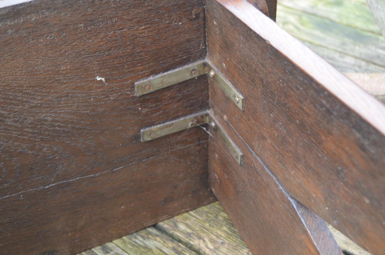 Mooi gepatineerd houten krukje/bijzettafeltje 19e eeuws