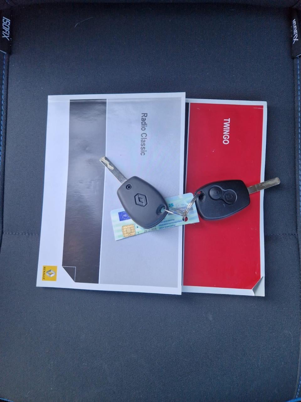 TE KOOP RENAULT TWINGO 1.2 16V PARISIENNE EURO 5 ZUINIGHEIDSLABEL A