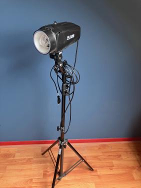 Studioflitsers, set van  Falcon Eyes SS200D;