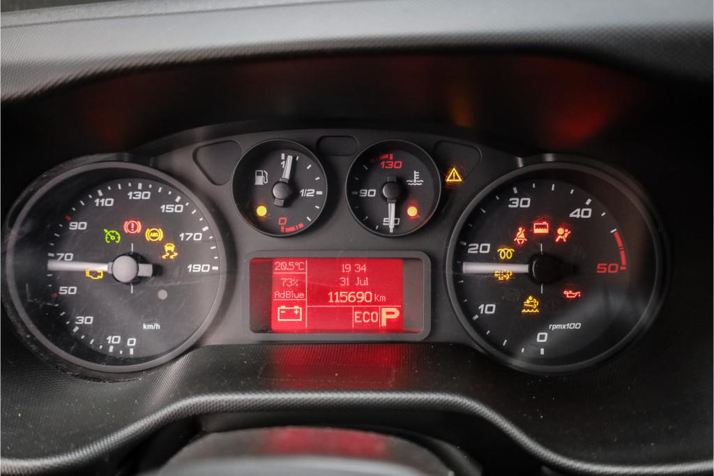 Iveco Daily 35s14v a8 2.3 3520l l2h2 automaat i trekhaak 3.5t i clima i cr.