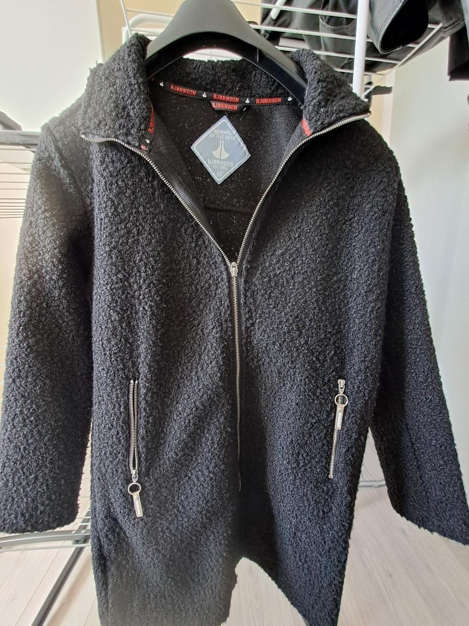 Mooie zwarte voorjaar/najaar jas.