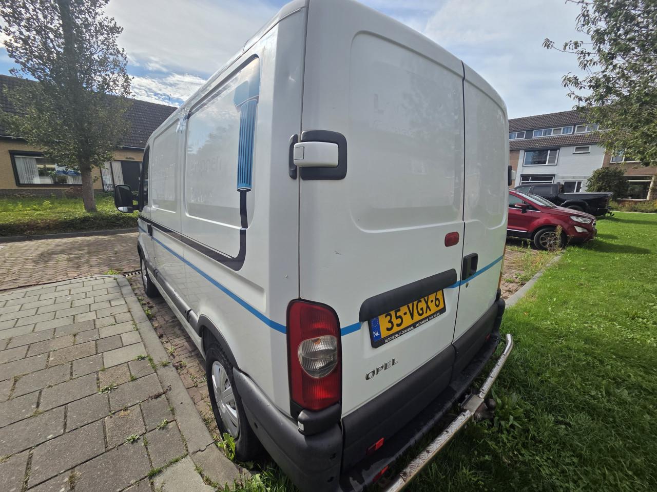 Opel movan 2.5cdti 74 kw l1h1 2007