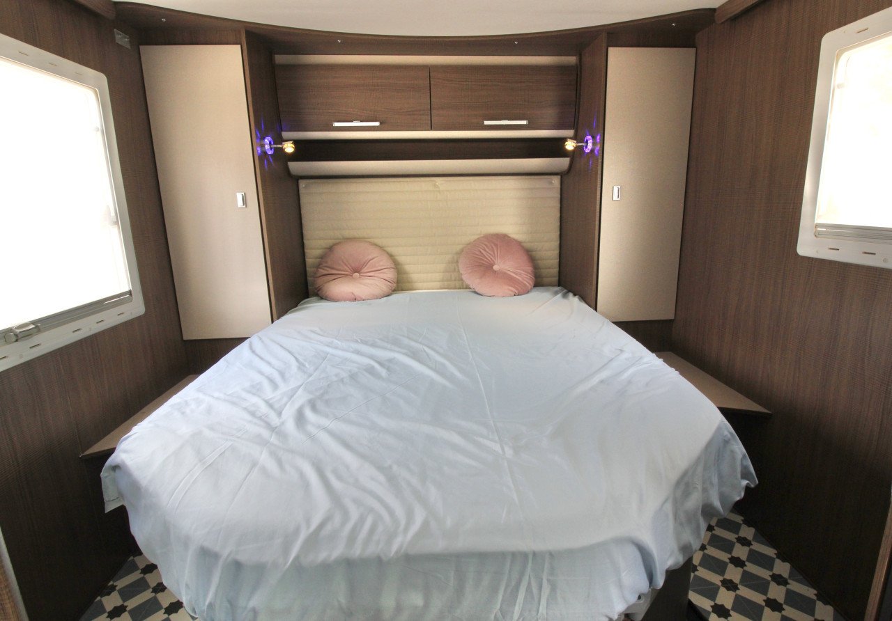 Rimor Europeo 69 Plus( Queensbed + Hefbed)