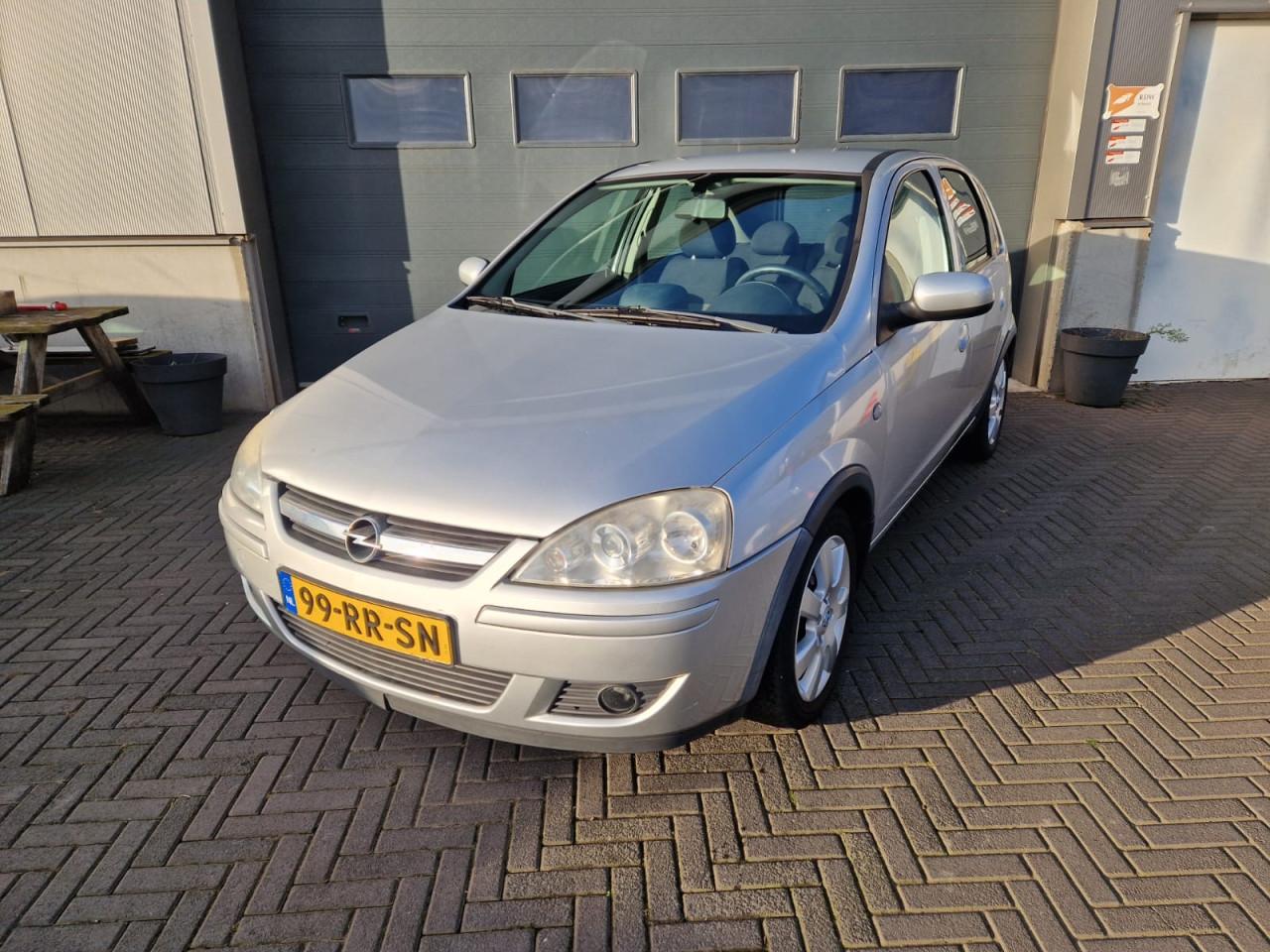 TE KOOP OPEL CORSA 1.4 16V FULL RHYTHM MET TREKHAAK EN AIRCO