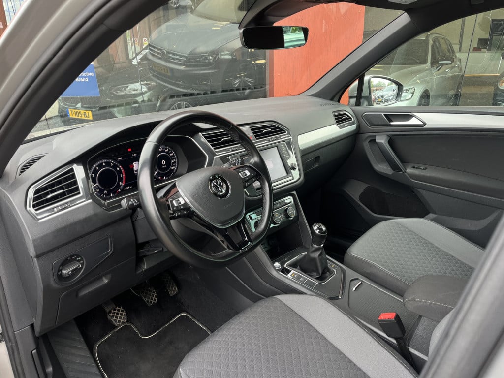 Volkswagen Tiguan 1.4 tsi act r-line | trekhaak | 19'' | virtual cockpit