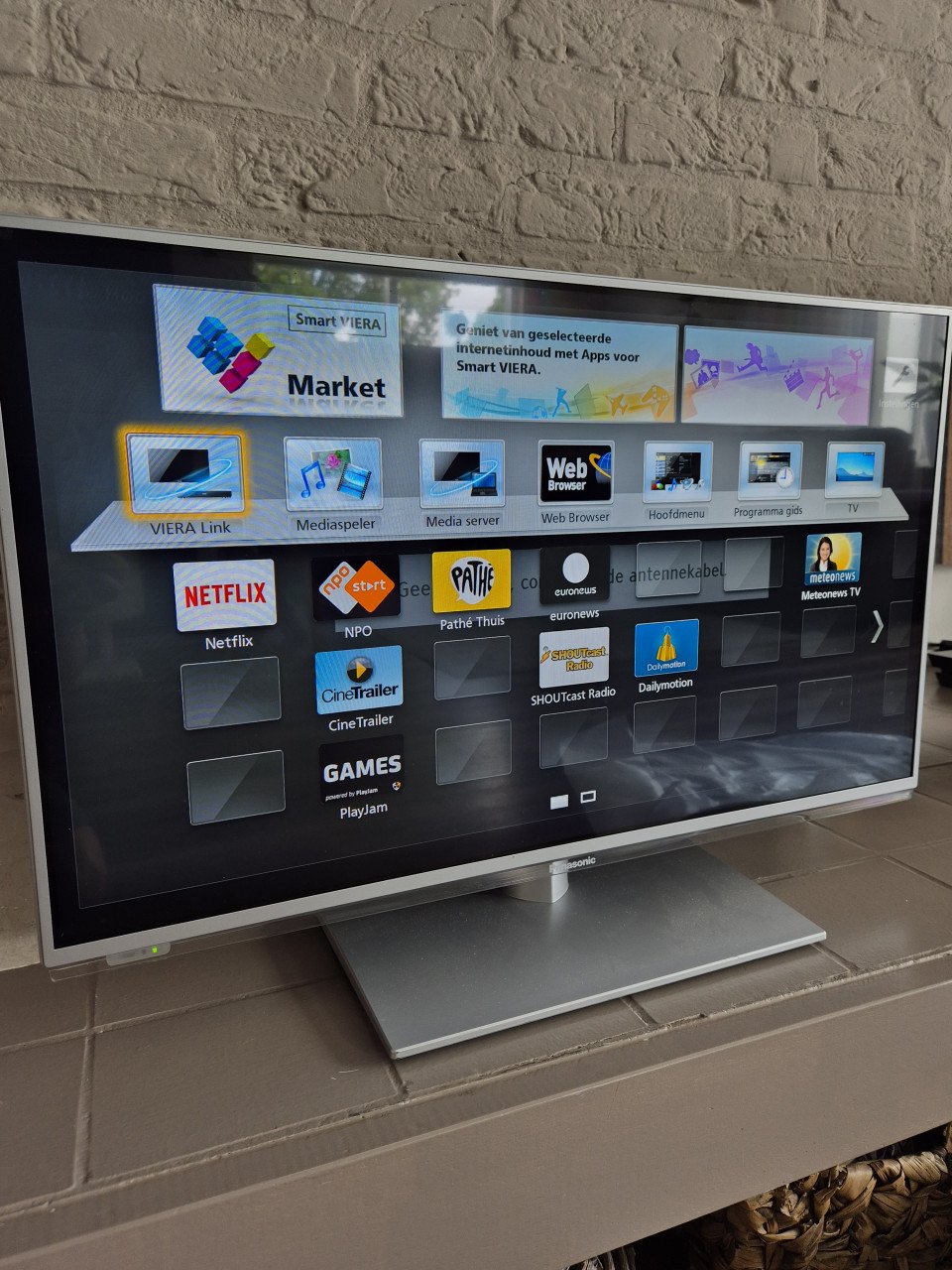 Panasonic 32 inch smart tv