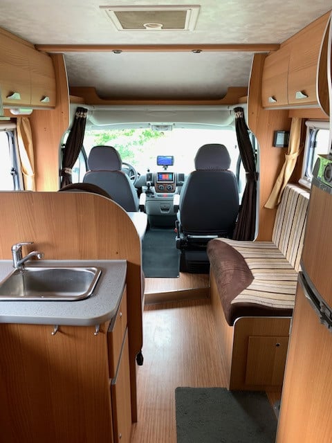 Hele mooie en frisse half integraal Fiat Ducato-McLouis P700 camper