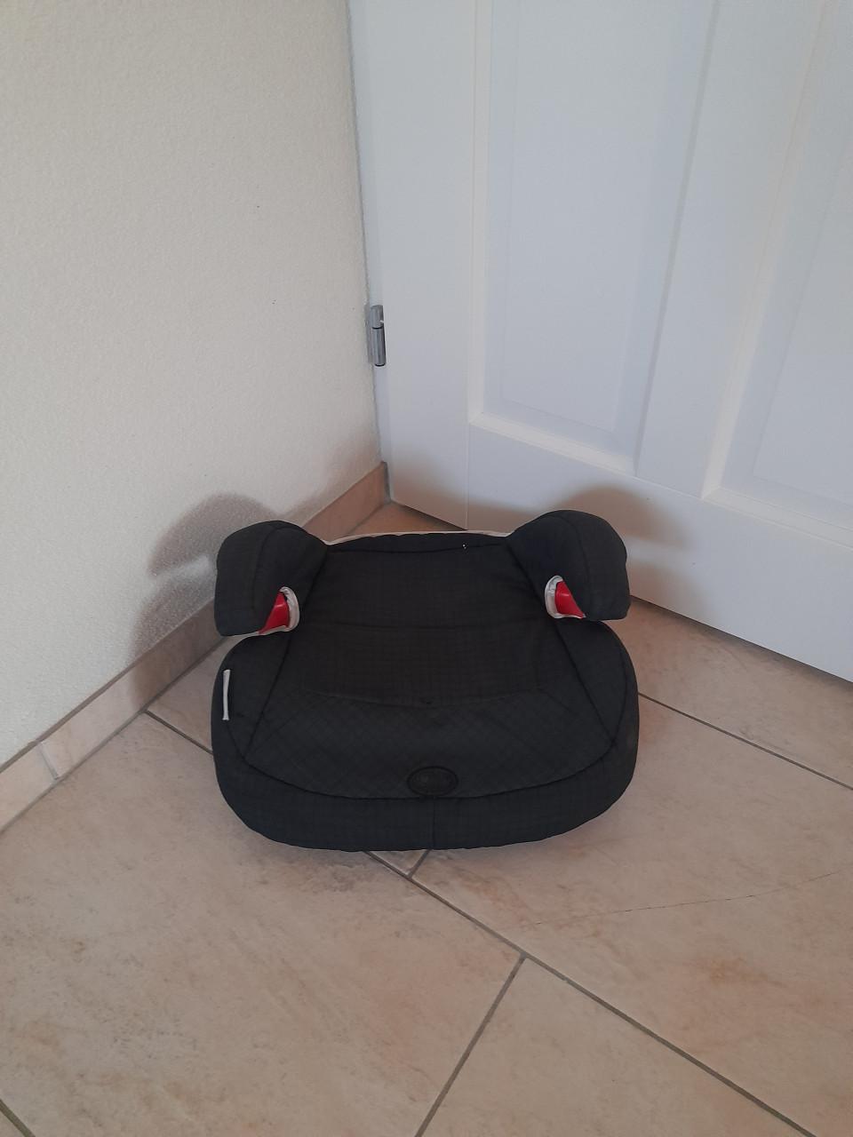 Stoelverhoger voor in de auto ( in goede staat )