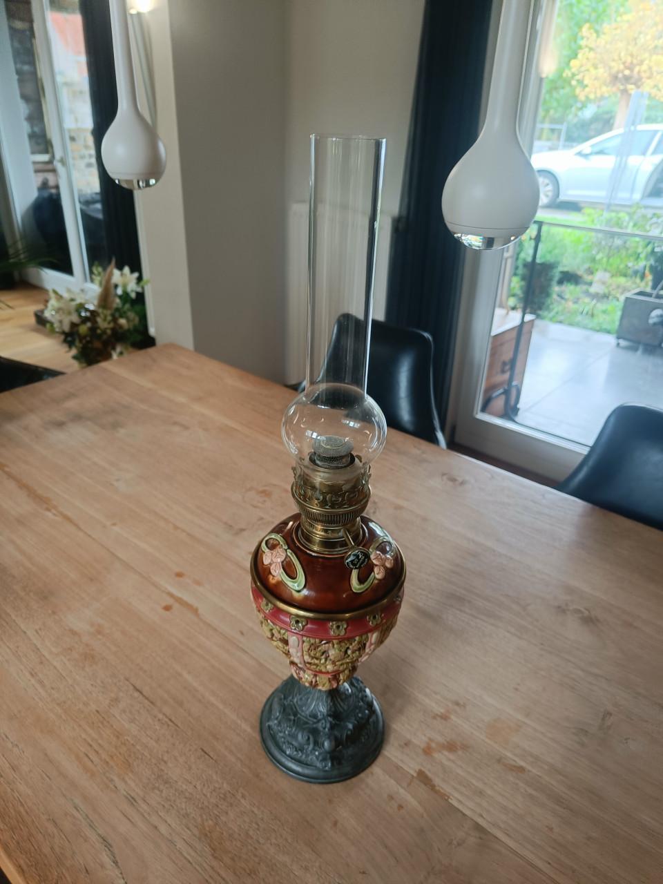 Antieke staande olielamp