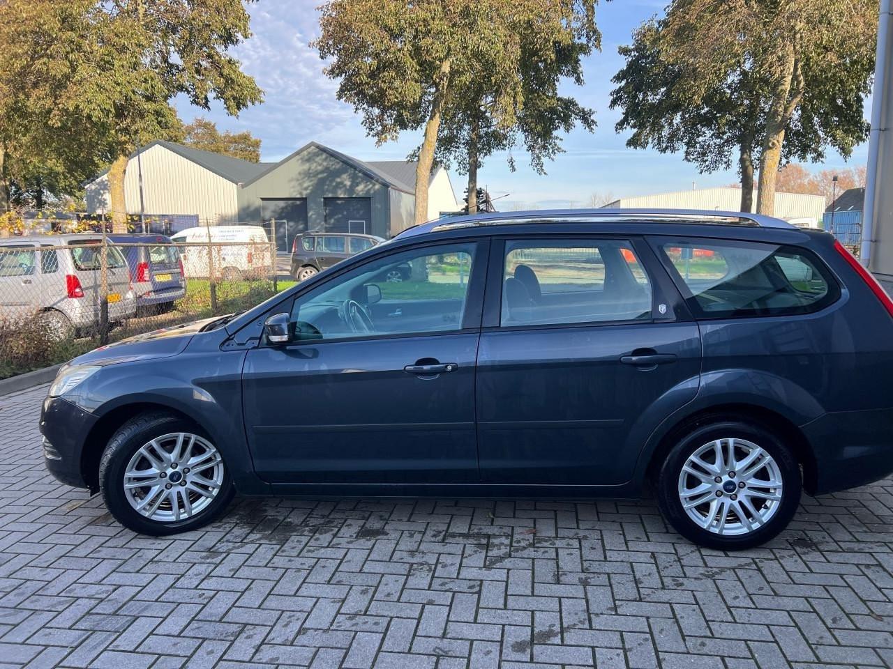Ford Focus Wagon 1.6Ghia Airco/Pdc/trekhaak