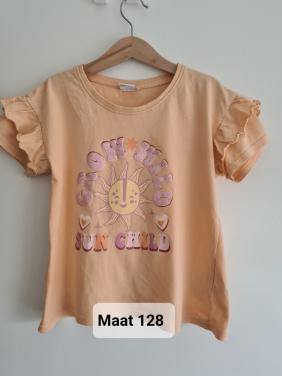 Abrikoos kleur shirt met roezels van YFK Maat 128