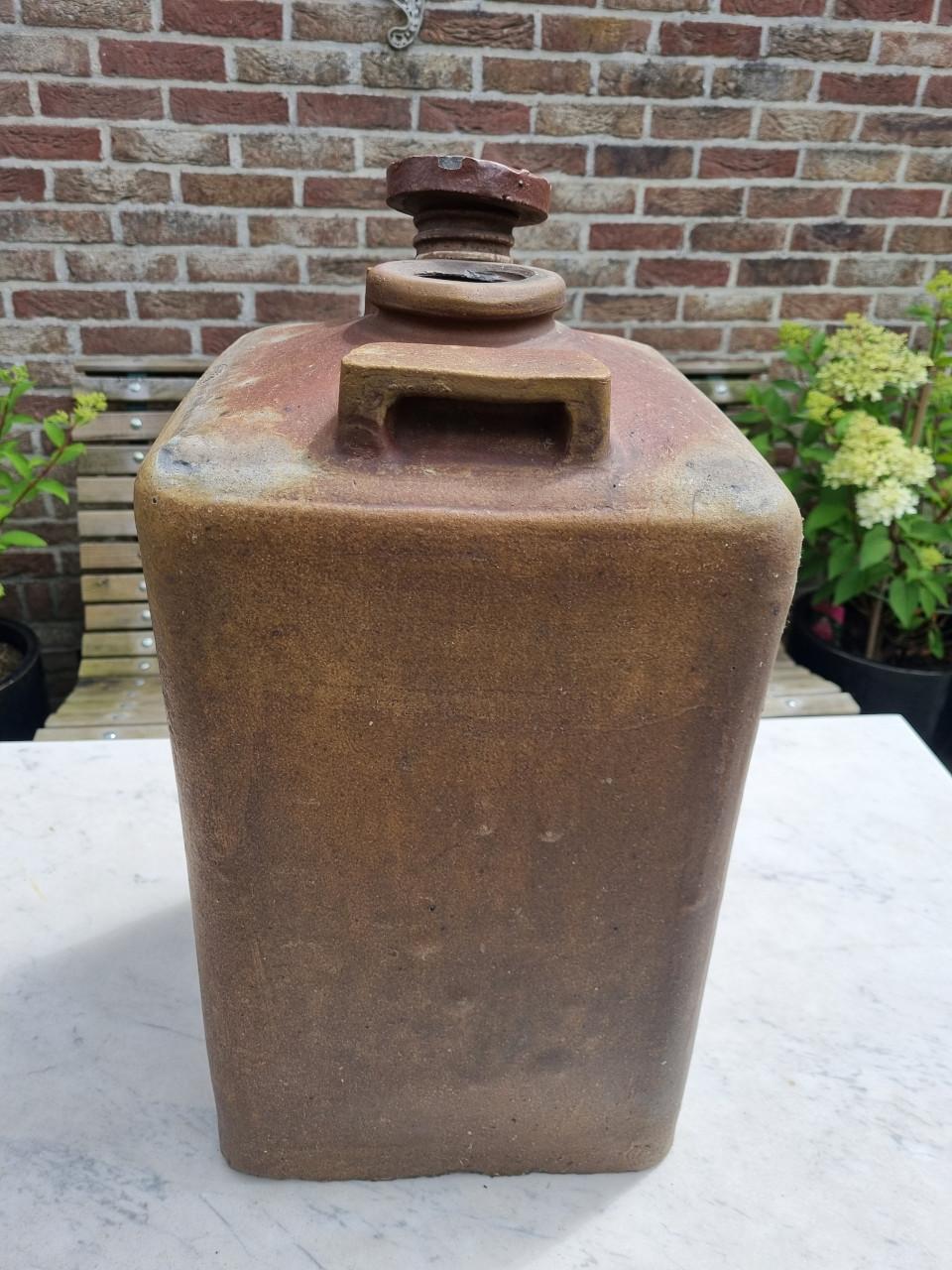 Stenen voorraadkruik