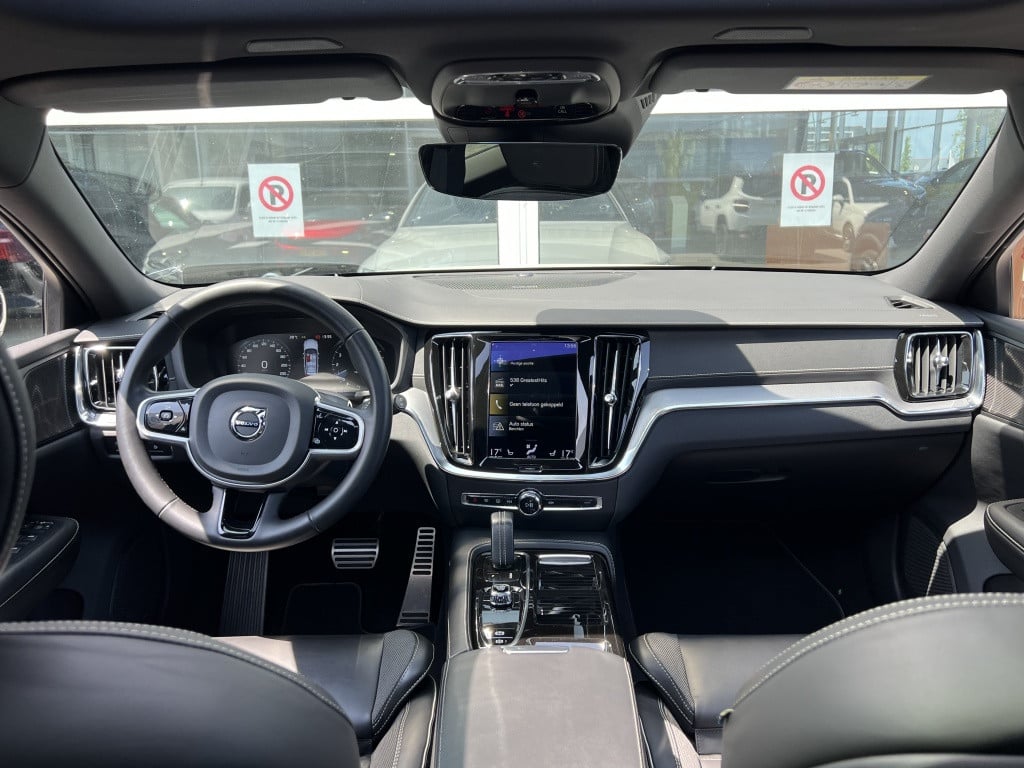 Volvo V60 t6 398pk recharge r-design| panodak| adap.cruise| trekhaak| awd|