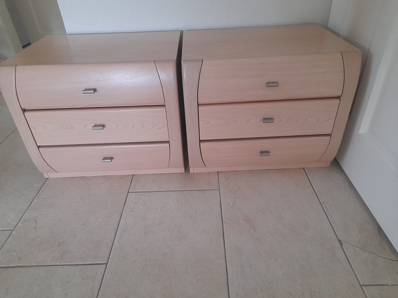 2 Nachtkastjes 55 x 41x 45H (in goede staat )