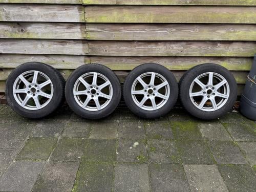 4 Winterbanden met LM velgen 205/60 R16