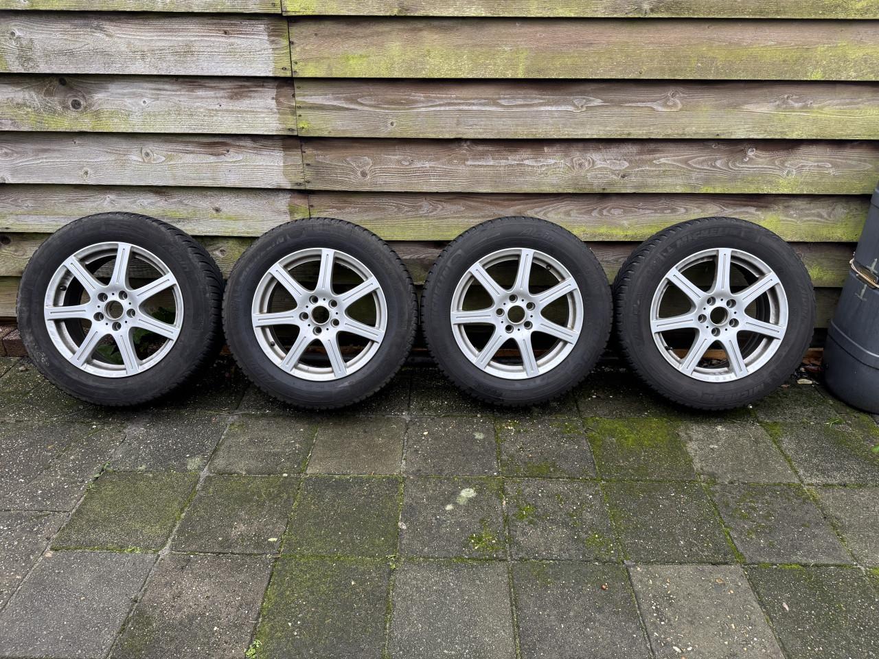 4 Winterbanden met LM velgen 205/60 R16