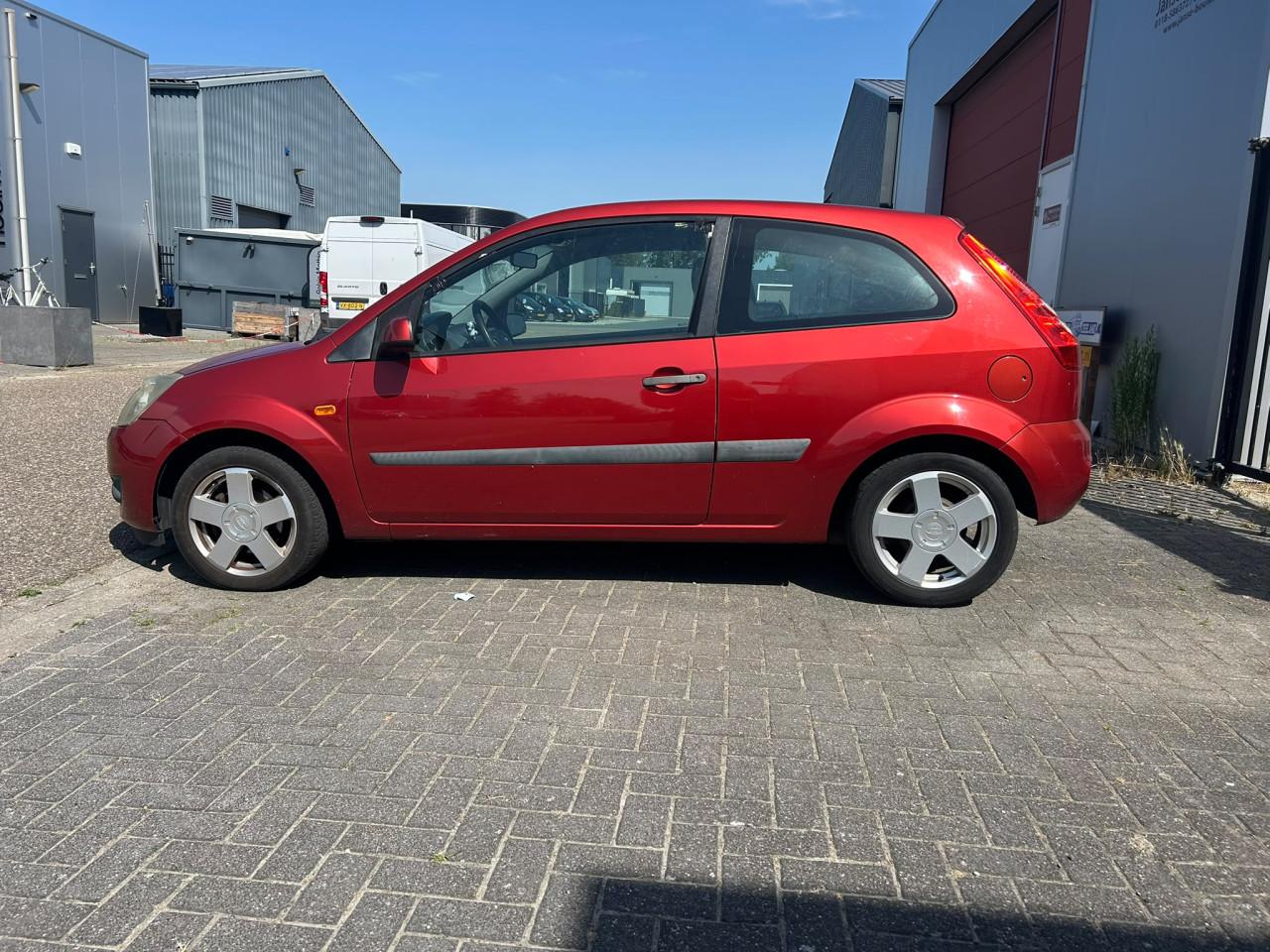 Ford Fiesta 1.4-16V Futura Veel Voor Weinig! APK tot 04-10-26