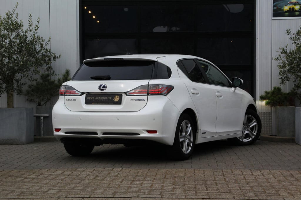 Lexus Ct 200h hybrid - pdc rondom + camera - stoel verw - xenon - parelwit 