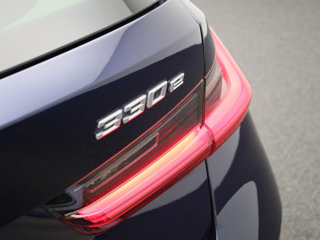 BMW 3-serie touring 330e business edition plus | automaat | navigatie | app