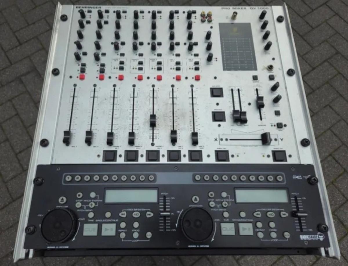 DJ Audio mixers met flightcase