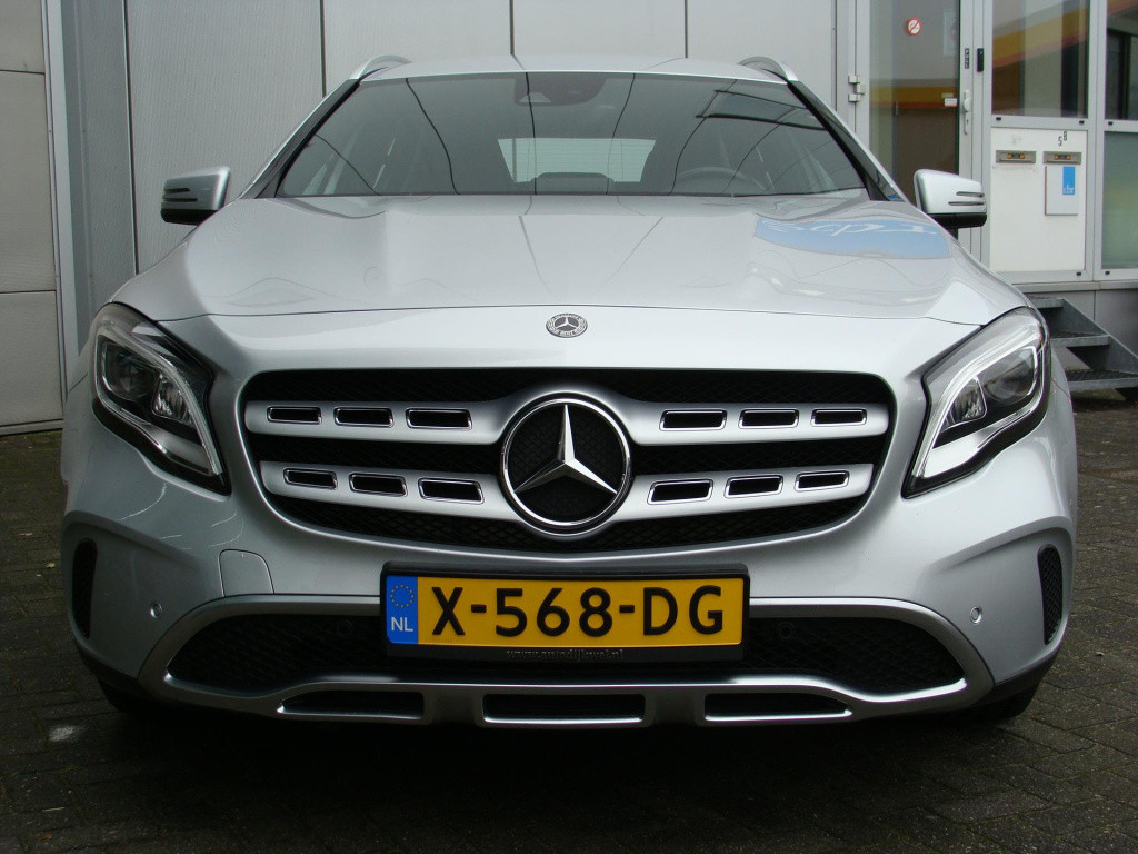 Mercedes-Benz Gla-klasse 180 premium urban