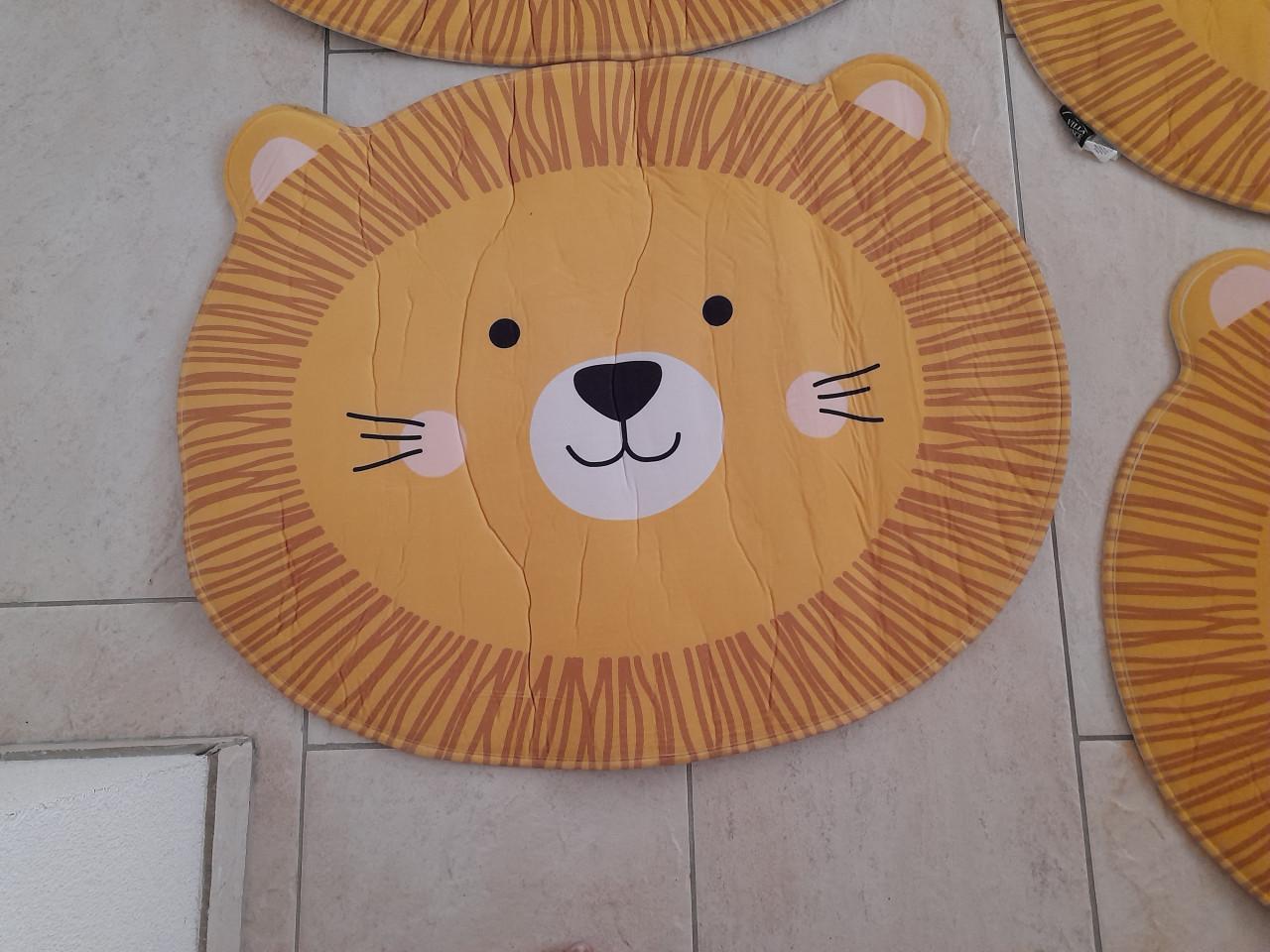 5 Vloerkleden  (nieuw) 80 cm doorsnede