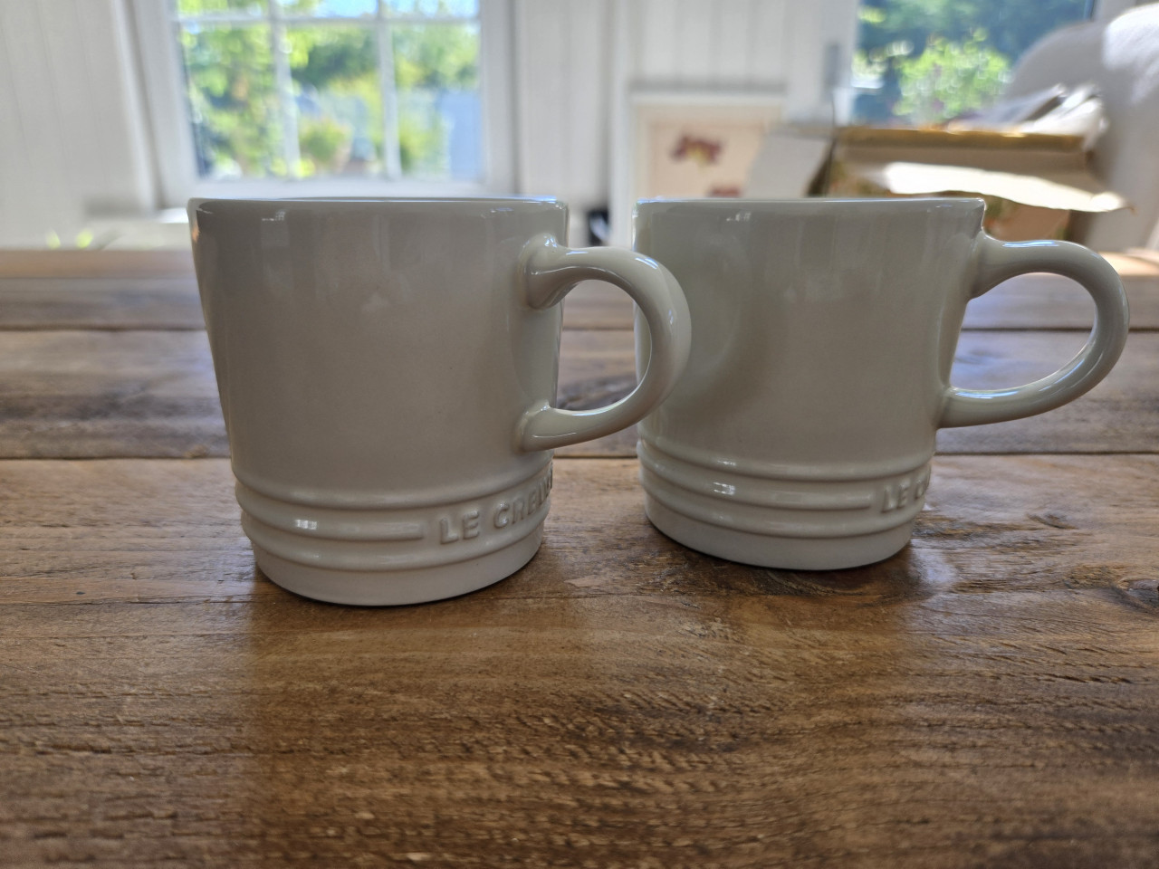 Twee koffiebekers/mokjes Le Creuset beige/gebroken wit