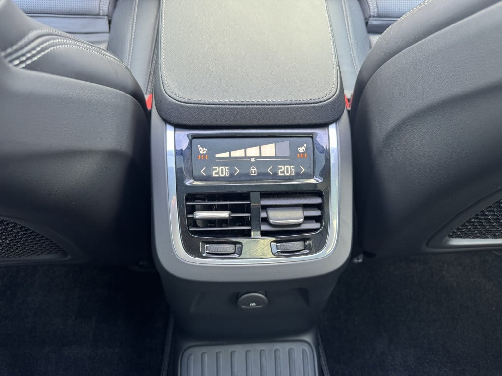 Volvo XC90 t8 455pk recharge ultra dark| full options!! b&w | luchtvering