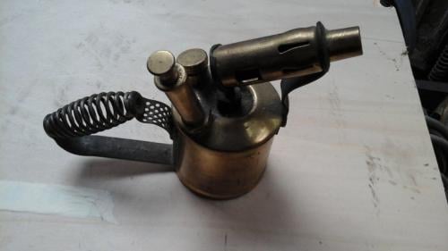 Oude koperen brander