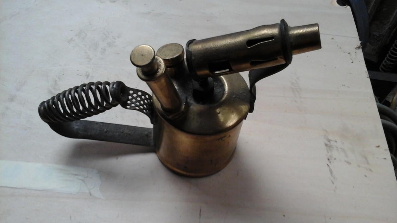 Oude koperen brander