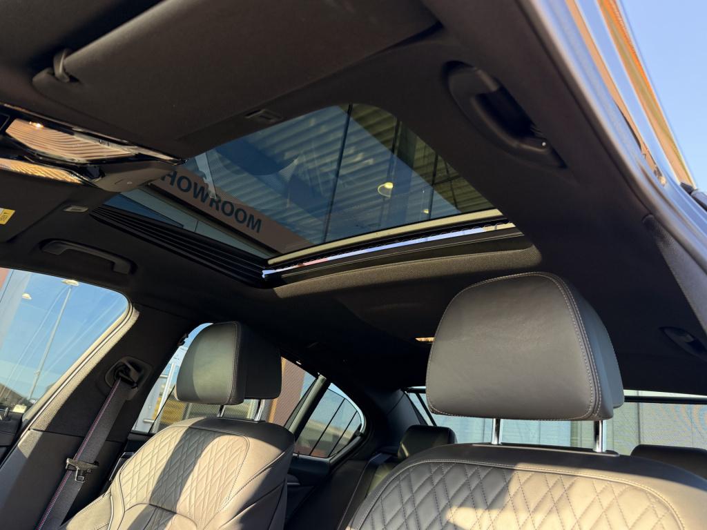 BMW 5 Serie 540i xdrive m-sport | harman kardon | acc |schuif/kanteldak | m