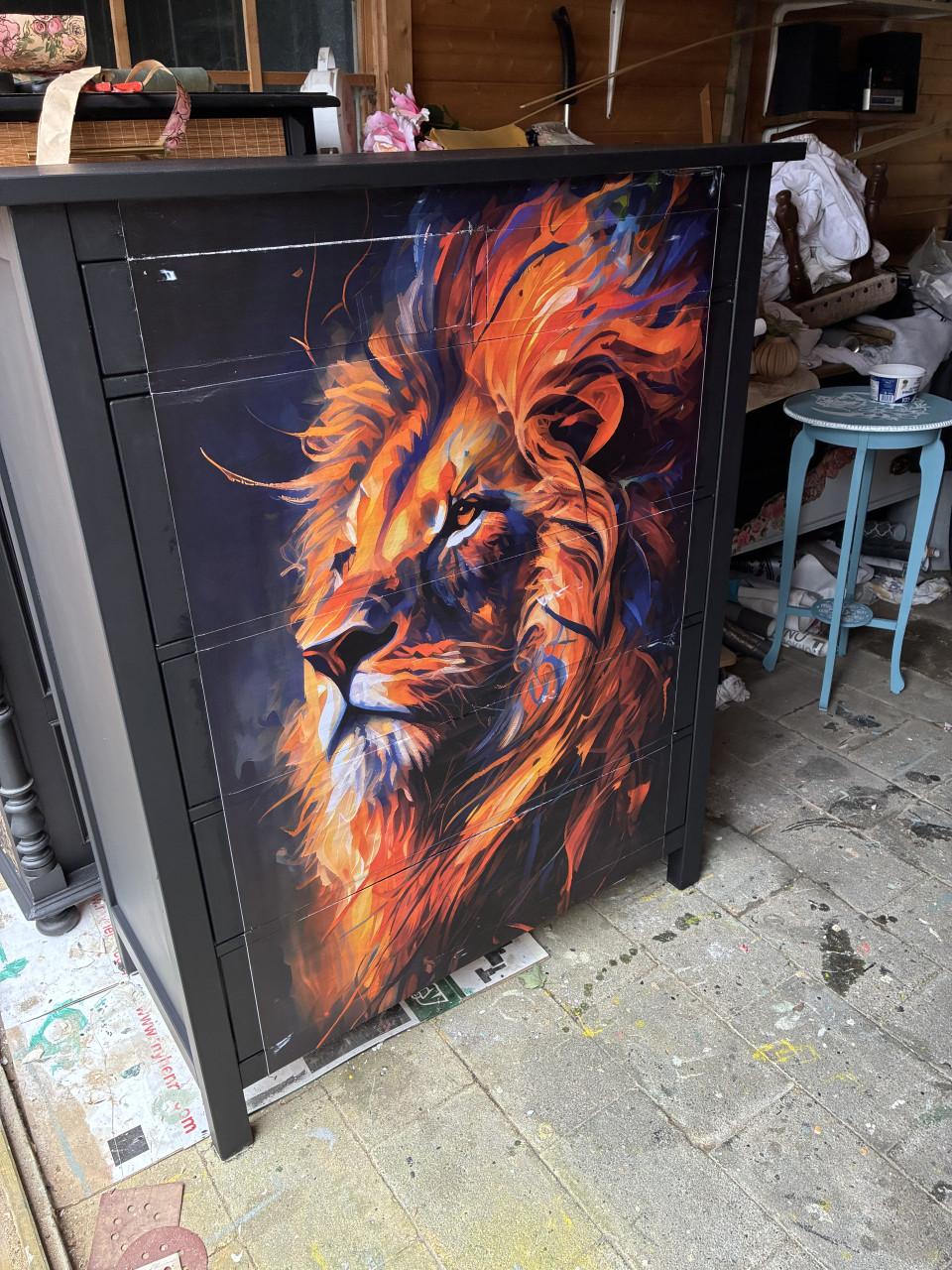 Unieke Ladekast met leeuw decoupage