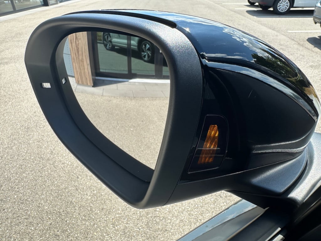 Volkswagen T-roc 1.5 tsi 150pk dsg r-line | camera | keyless | elek. achter