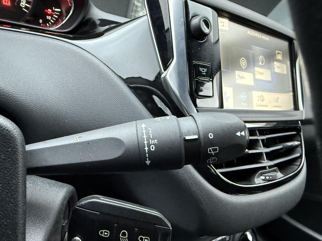 Peugeot 208 1.2 vti envy