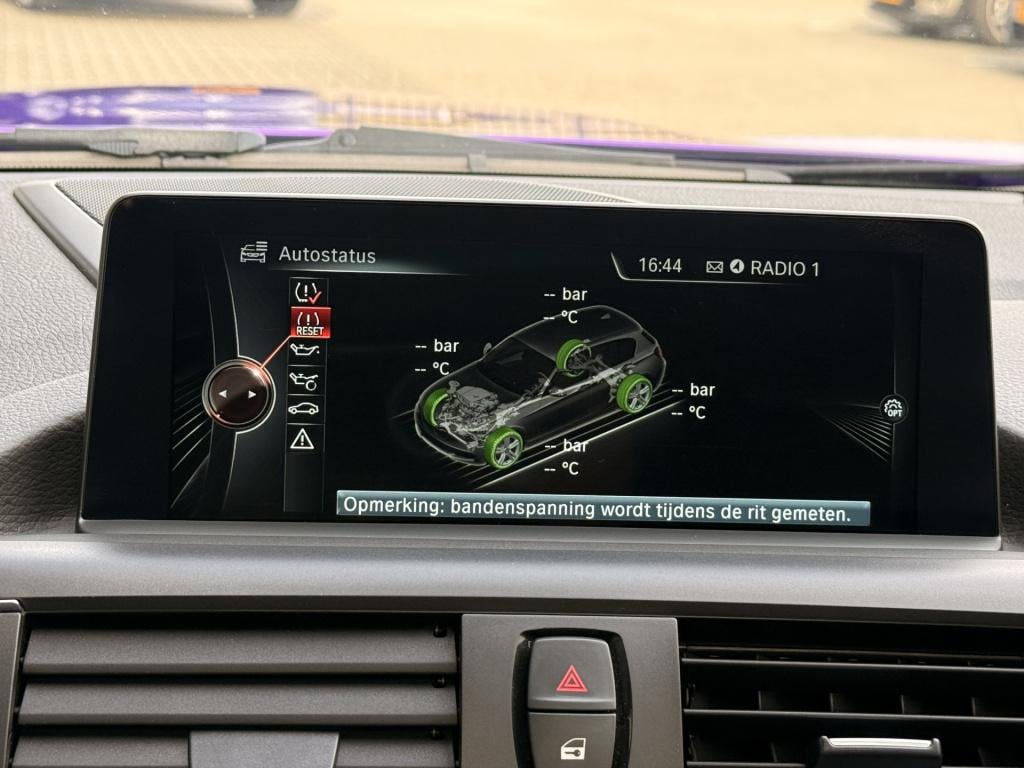 BMW 1 Serie m135i m-performance | schuifdak| navi | cruise | performance ui