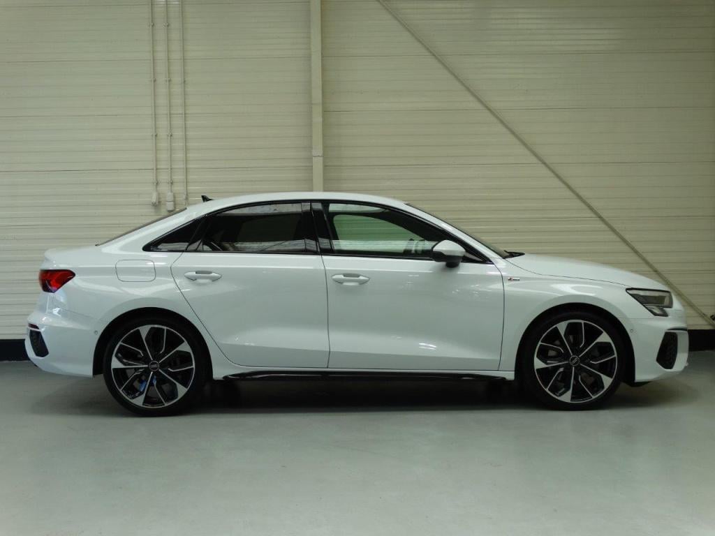 Audi A3 35 tfsi 150pk s tronic s line edition